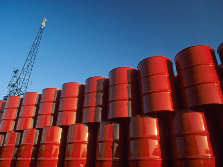 Oil prices rise to $70