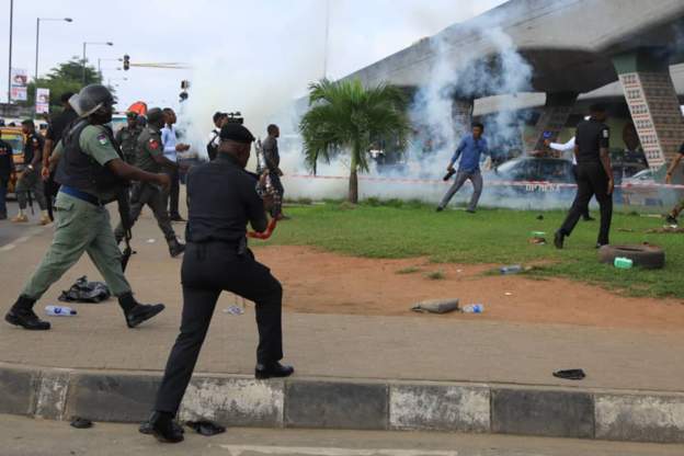Security agents, #RevolutionNow protesters faceoff in Lagos