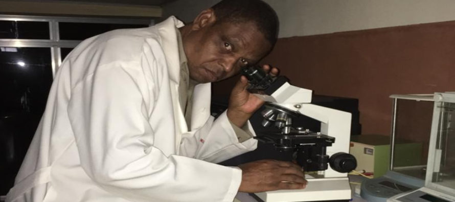 Nigerian Pharmacist Demonstrates his Breakthrough in HIV/AIDS, Cancer Cure