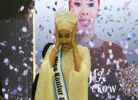 Defiant Beauty pageant in Somalia